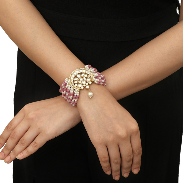 Add a touch of gold to your accessories collection with this gold-plated Kundan Chand shaped bracelet.