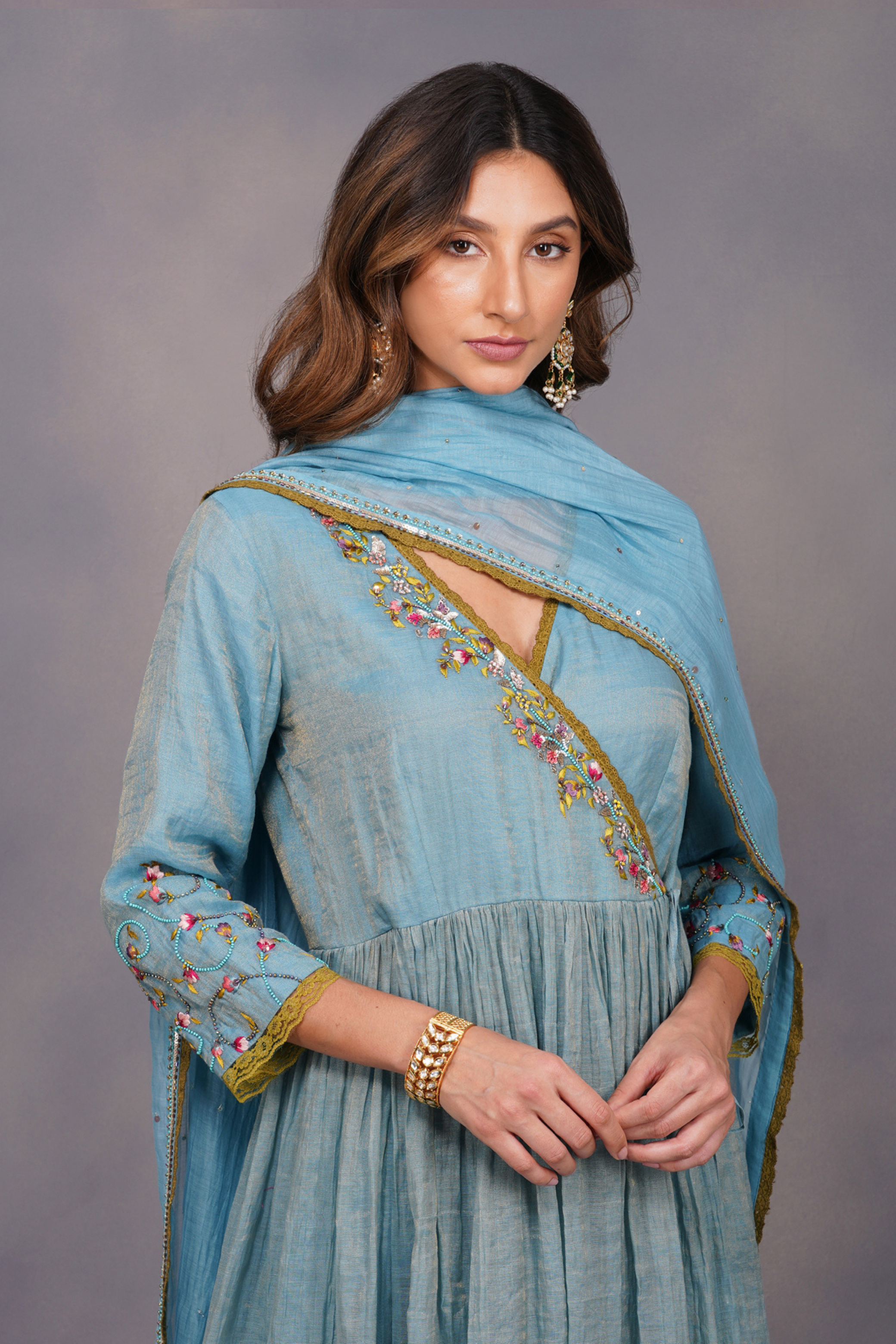 It is paired with a sequin border dupatta and tissue-hem elasticated pants